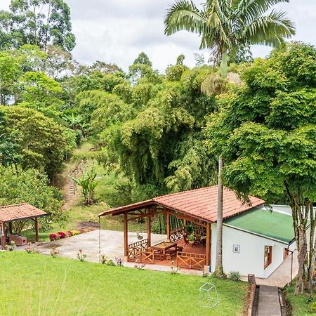 Agradable cabaña cafetera con jacuzzi a 12 min del centro de pereira Exterior foto