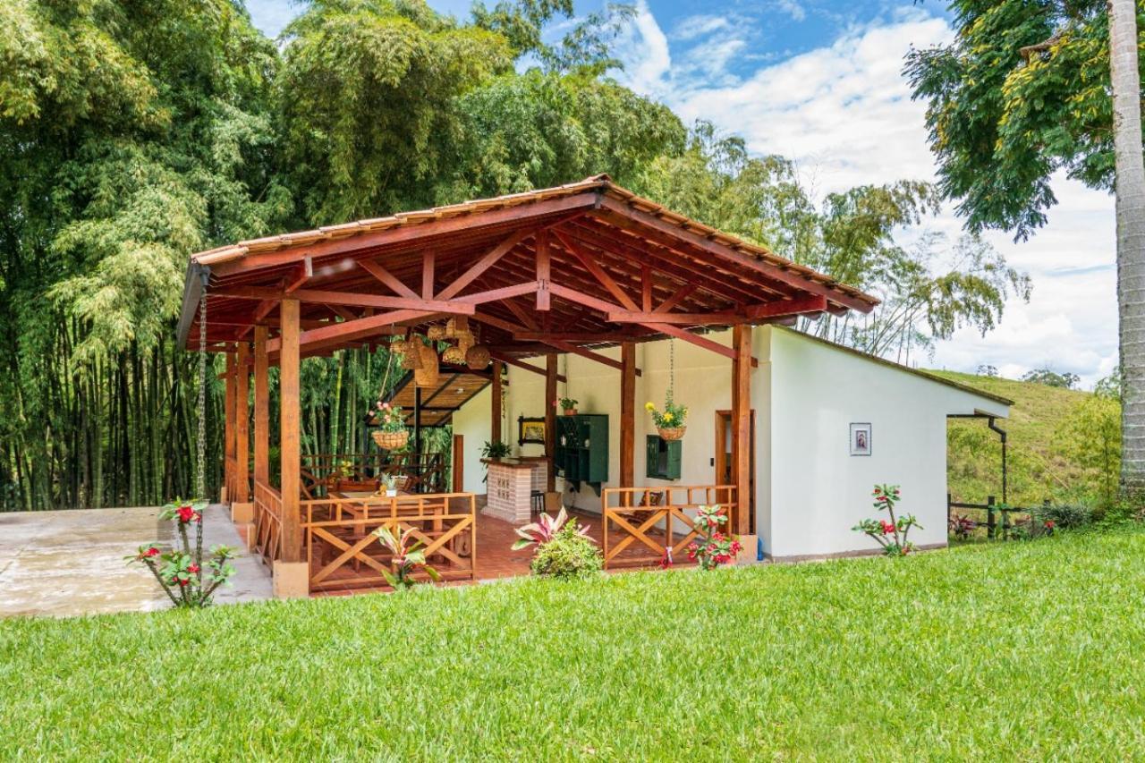 Agradable cabaña cafetera con jacuzzi a 12 min del centro de pereira Exterior foto